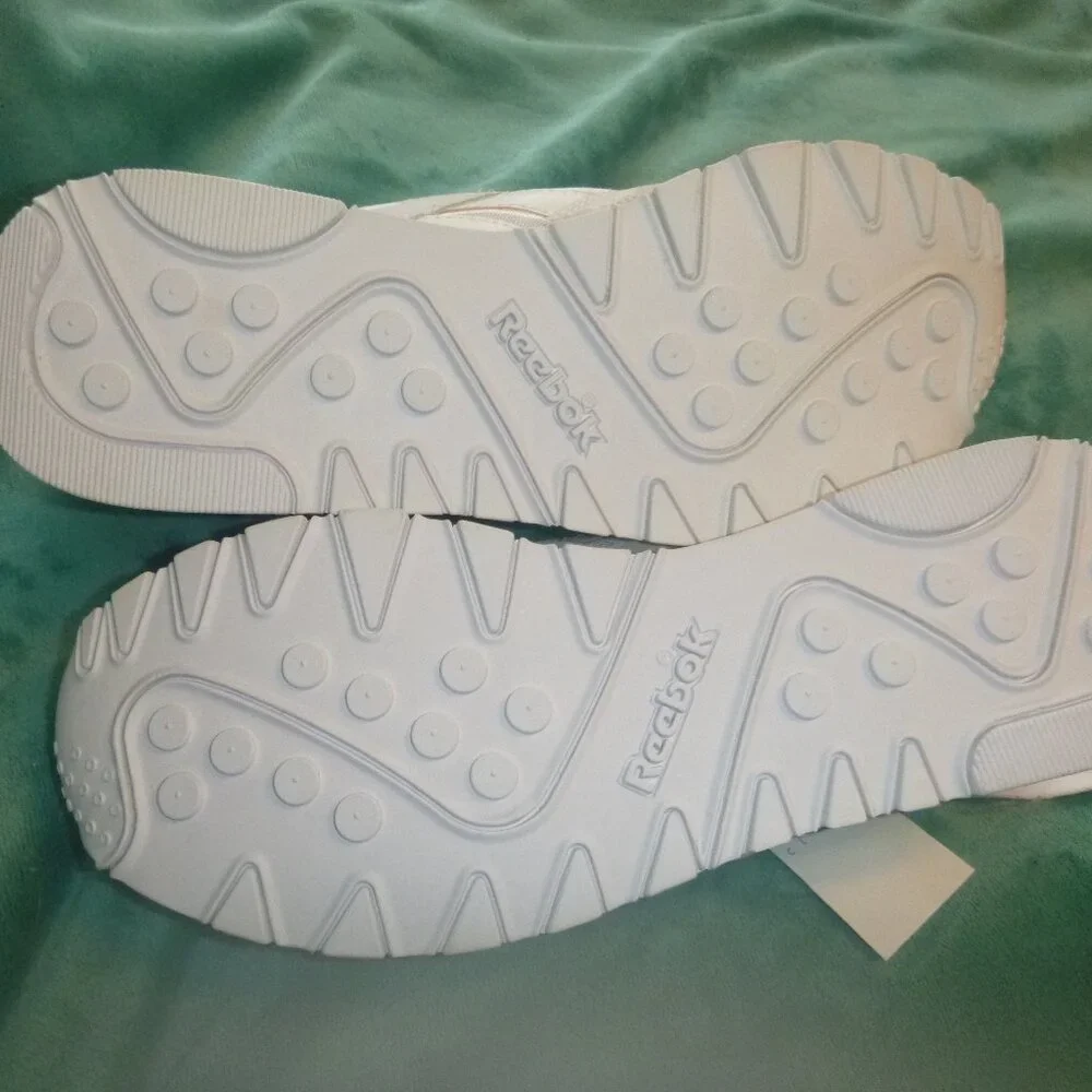 Vintage Reebok sneakers NWT - Picture 3 of 3